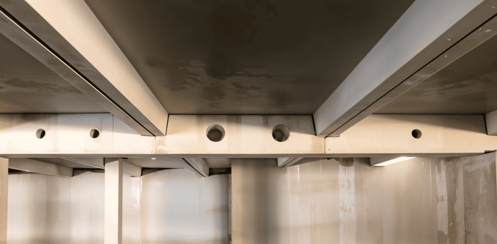 Vue intérieure de poutres plancher en béton préfabriquées, solution structurelle CIR PREFA