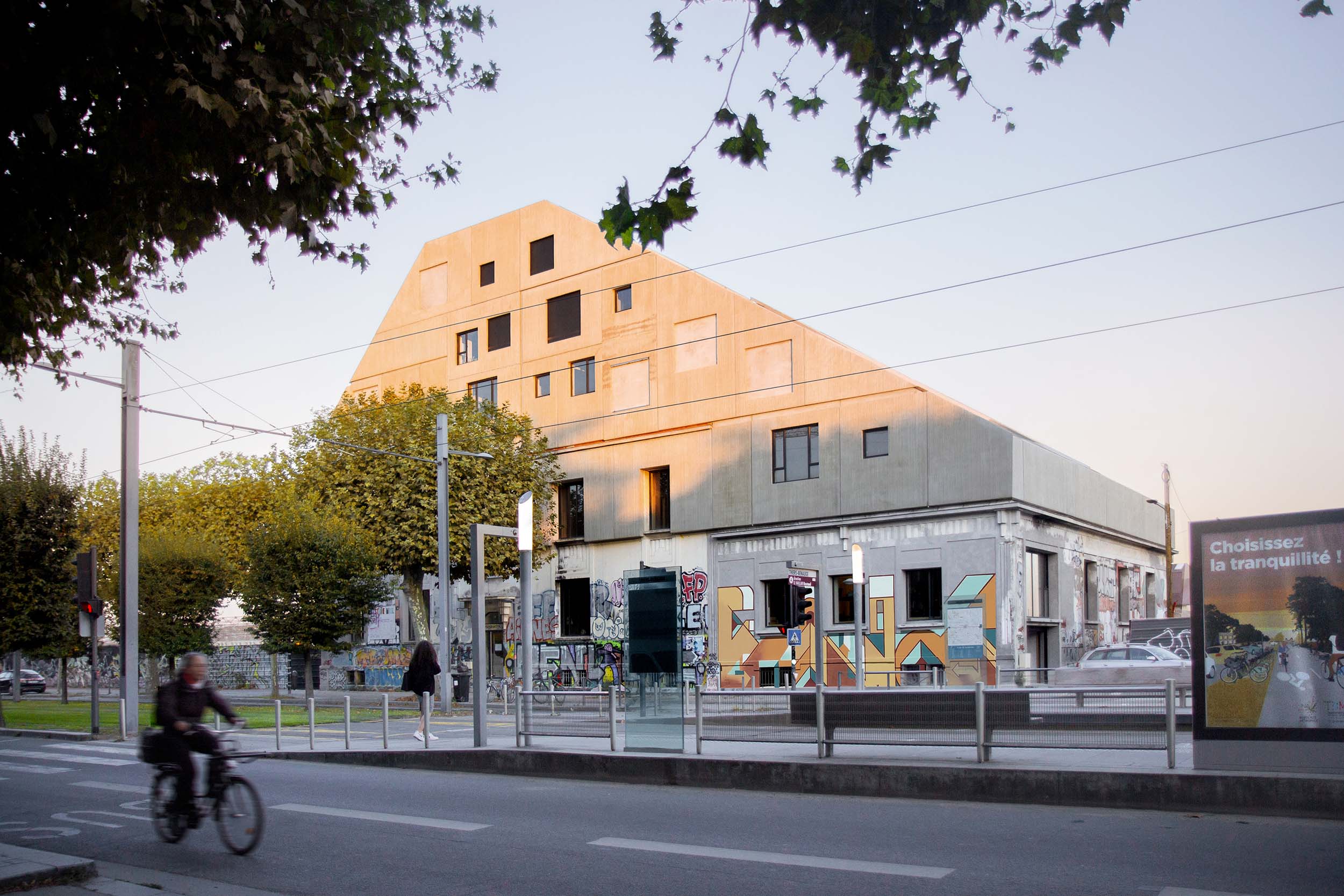 BORD'HA_bureaux_logements_réhabilitation_réalisation_Hobo_CIR_PREFA_Bordeaux